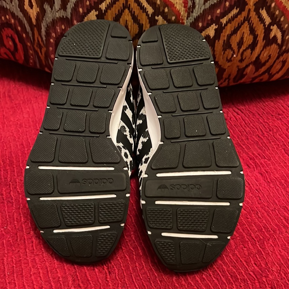 Adidas Swift Run - image 6